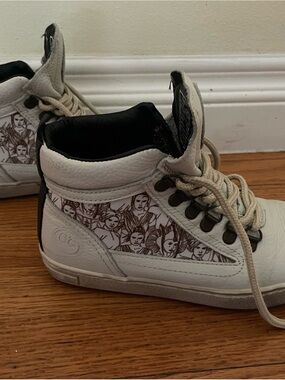 inkkas White High-Top  Sneakers with Illustrated Side Panelk